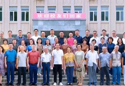 beat365官网原政法系1990级校友毕业30年聚会岁月礼赞